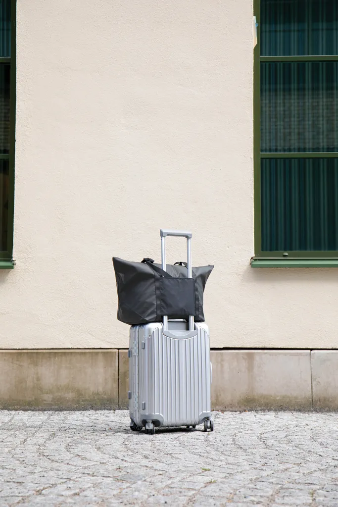 VINGA Livorno Wochenendtasche aus GRS recyceltem Polyester, schwarz – Bild 6