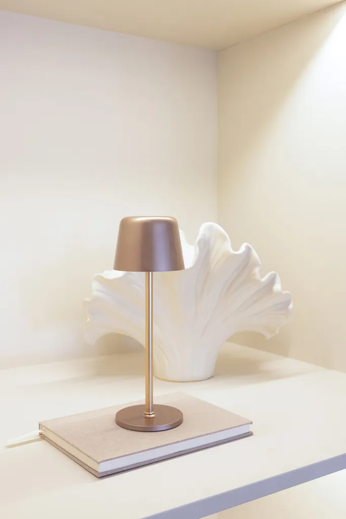 Zenic USB Tischleuchte aus RCS recyceltem Kunststoff, Bronze – Bild 8