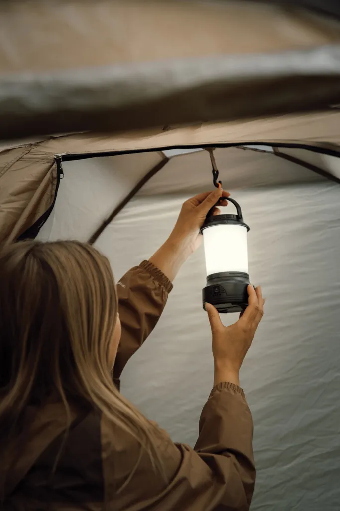 Nordic Drift Everest Bright RCS Campinglaterne mit Kurbel, schwarz – Bild 8
