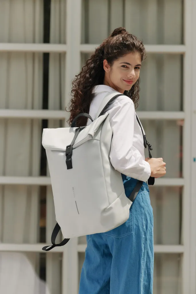 Urban wasserabweisender Flap-Top Rucksack, off white – Bild 21
