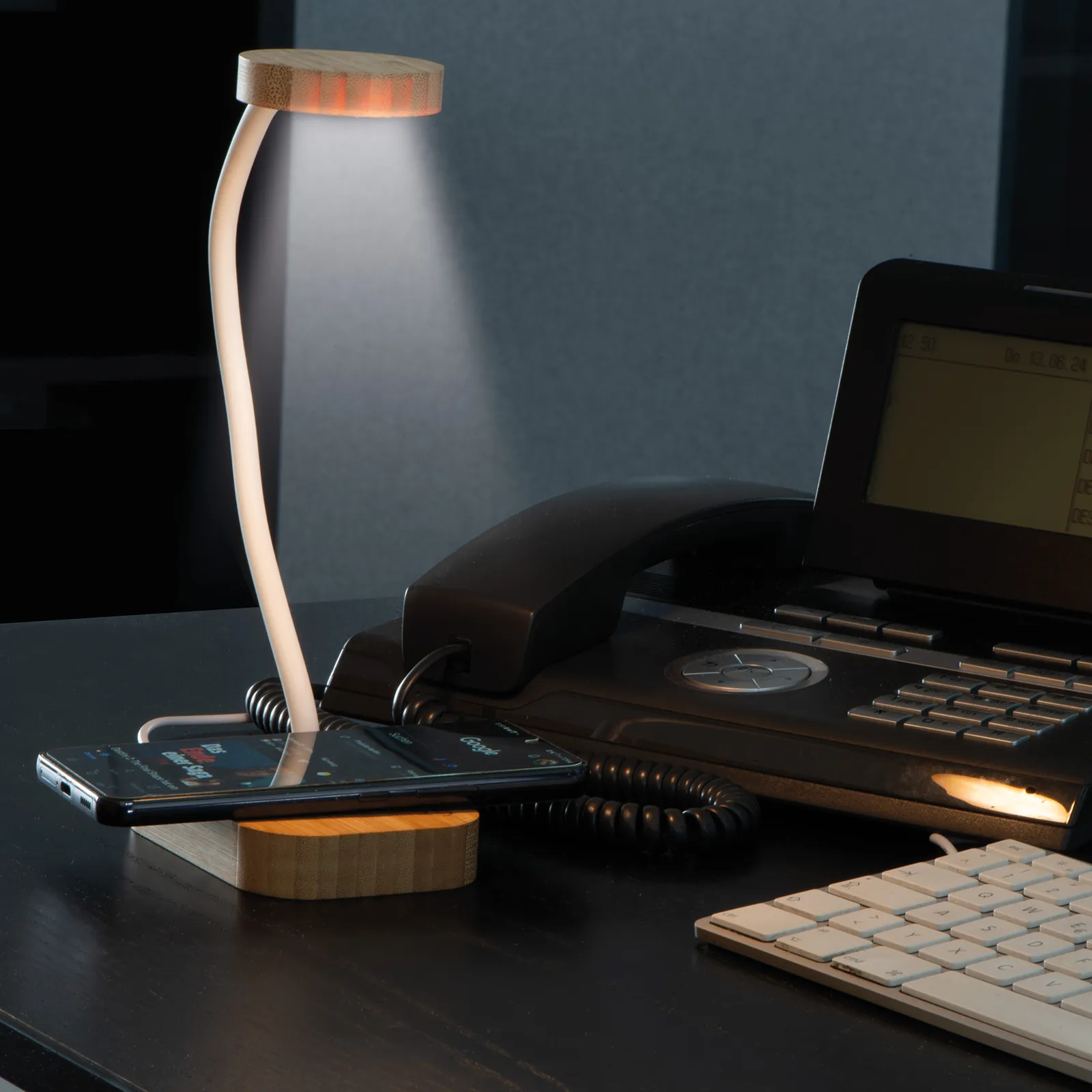 Lampe mit Induktionsladegerät Tomsk, beige – Bild 4