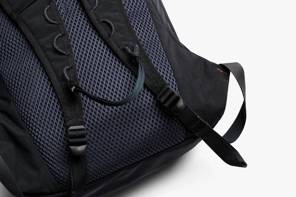 Bellroy Lite Daypack, schwarz – Bild 7