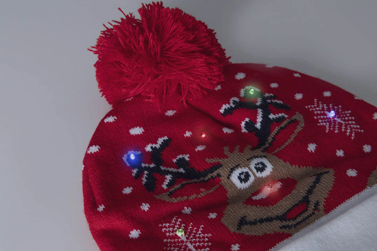 Weihnachts-LED-Wintermütze Norrsken, Rentier, rot – Bild 6