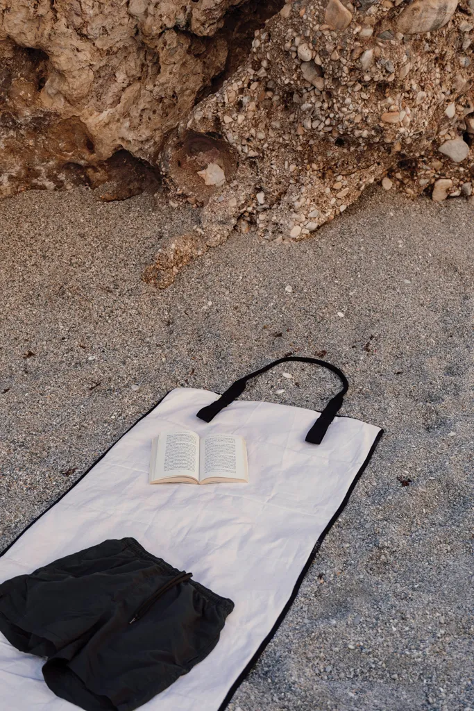 VINGA Volonne AWARE™ Strandmatte aus recyceltem Canvas, off white – Bild 4