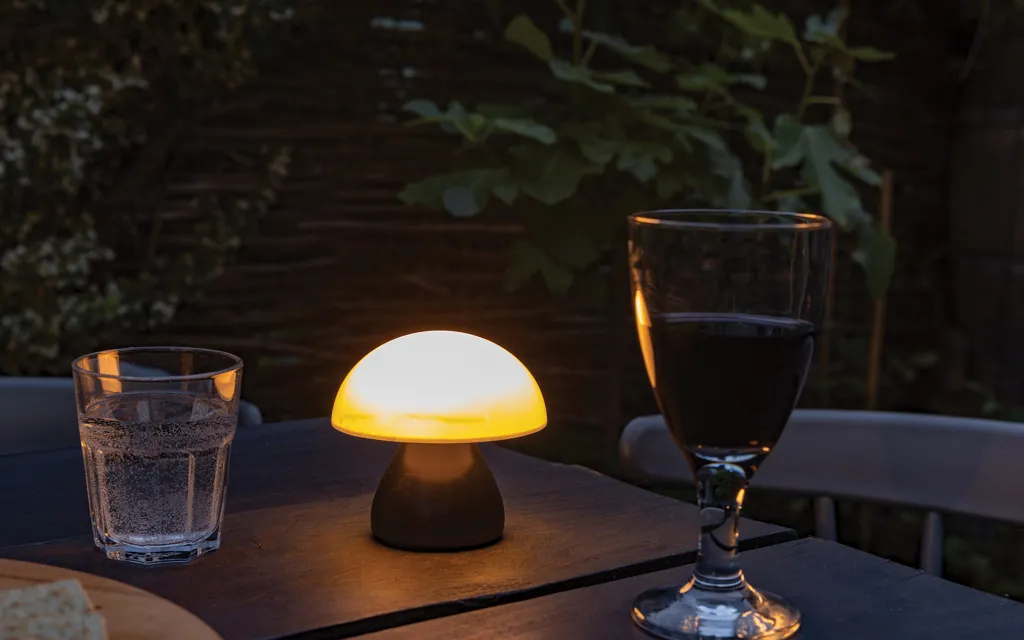 Luming wiederaufladbare USB-Tischlampe aus RCS Kunststoff, schwarz – Bild 6