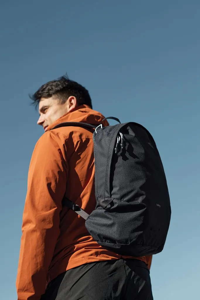 Bellroy Lite Daypack, schwarz – Bild 11