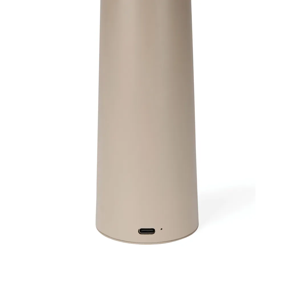 VINGA Avery RCS Tischlampe, greige – Bild 3