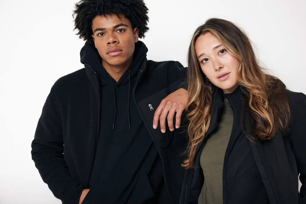 IQONIQ Yoho Relax-Hoodie aus recycelter Baumwolle, schwarz – Bild 7