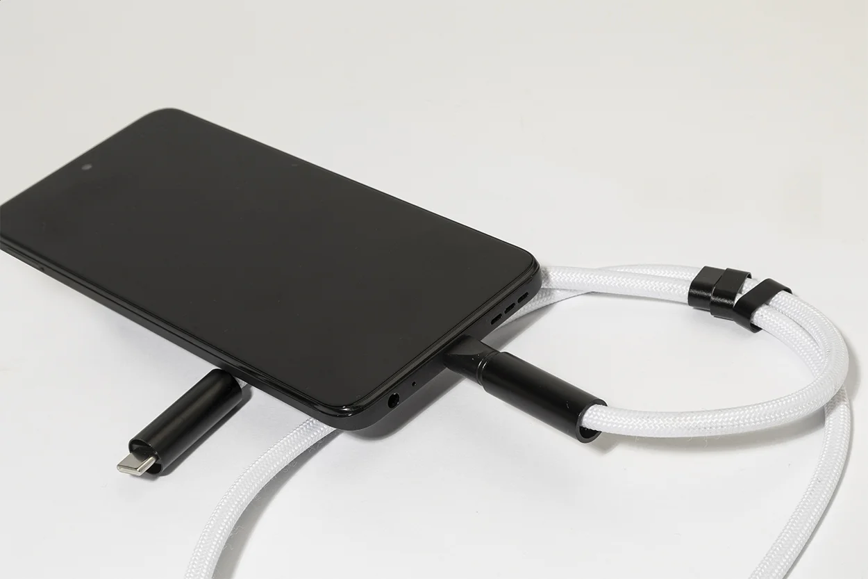 60W Lanyard mit Lade- und Datenkabel aus RPET HolCharge, weiß – Bild 3