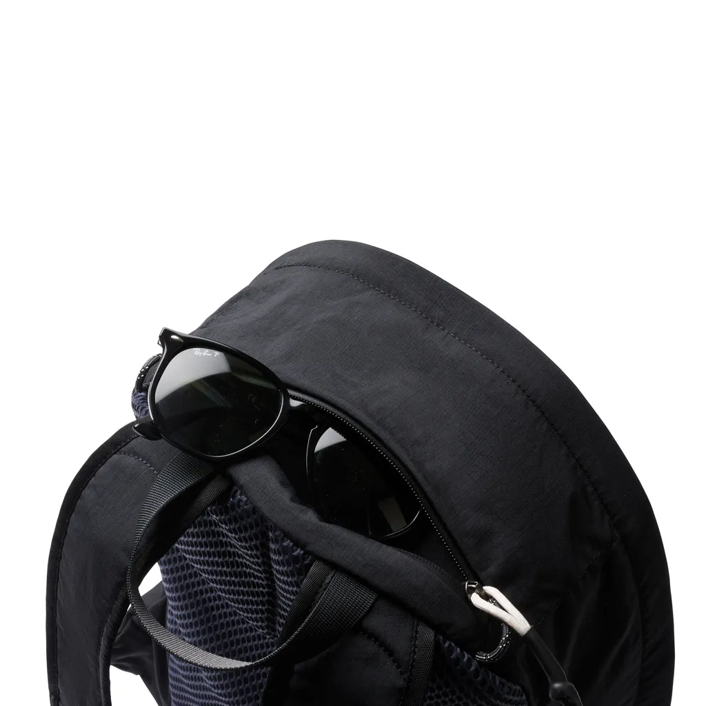 Bellroy Lite Daypack, schwarz – Bild 5