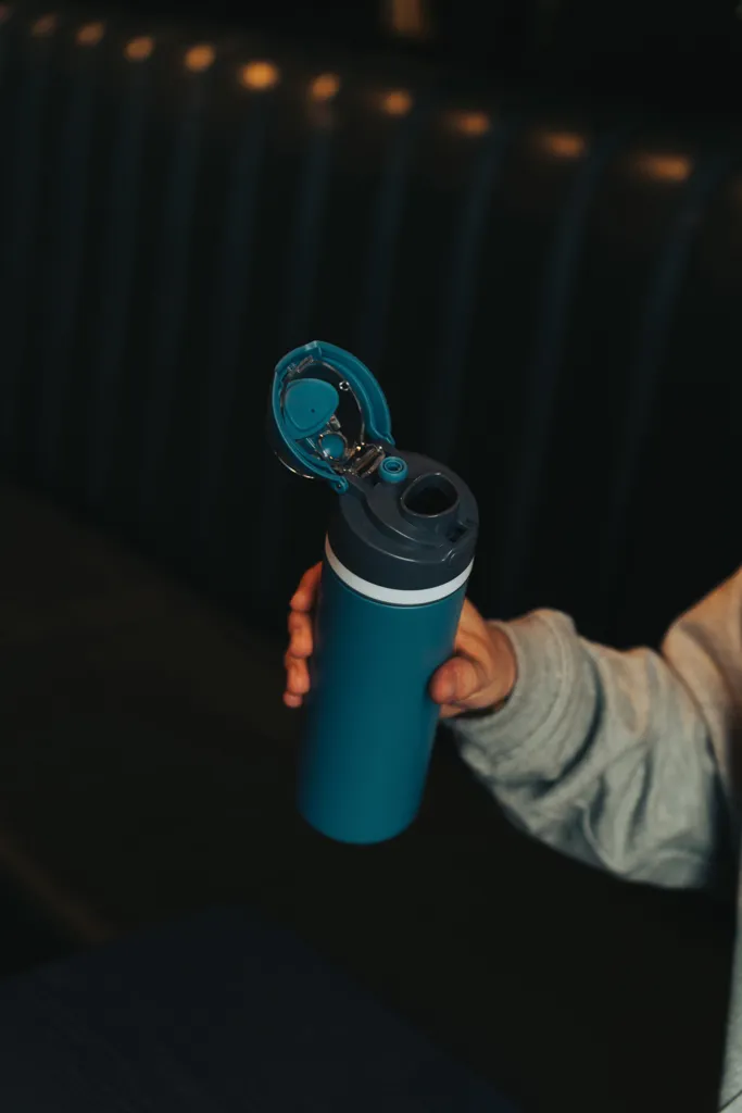 Omni Sip verschließbare Flasche aus RCS-reSteel, 720ml, blau – Bild 7