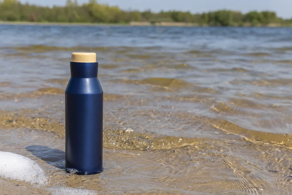 Gaia Vakuumflasche aus RCS recyceltem Stainless-Steel, blau – Bild 4