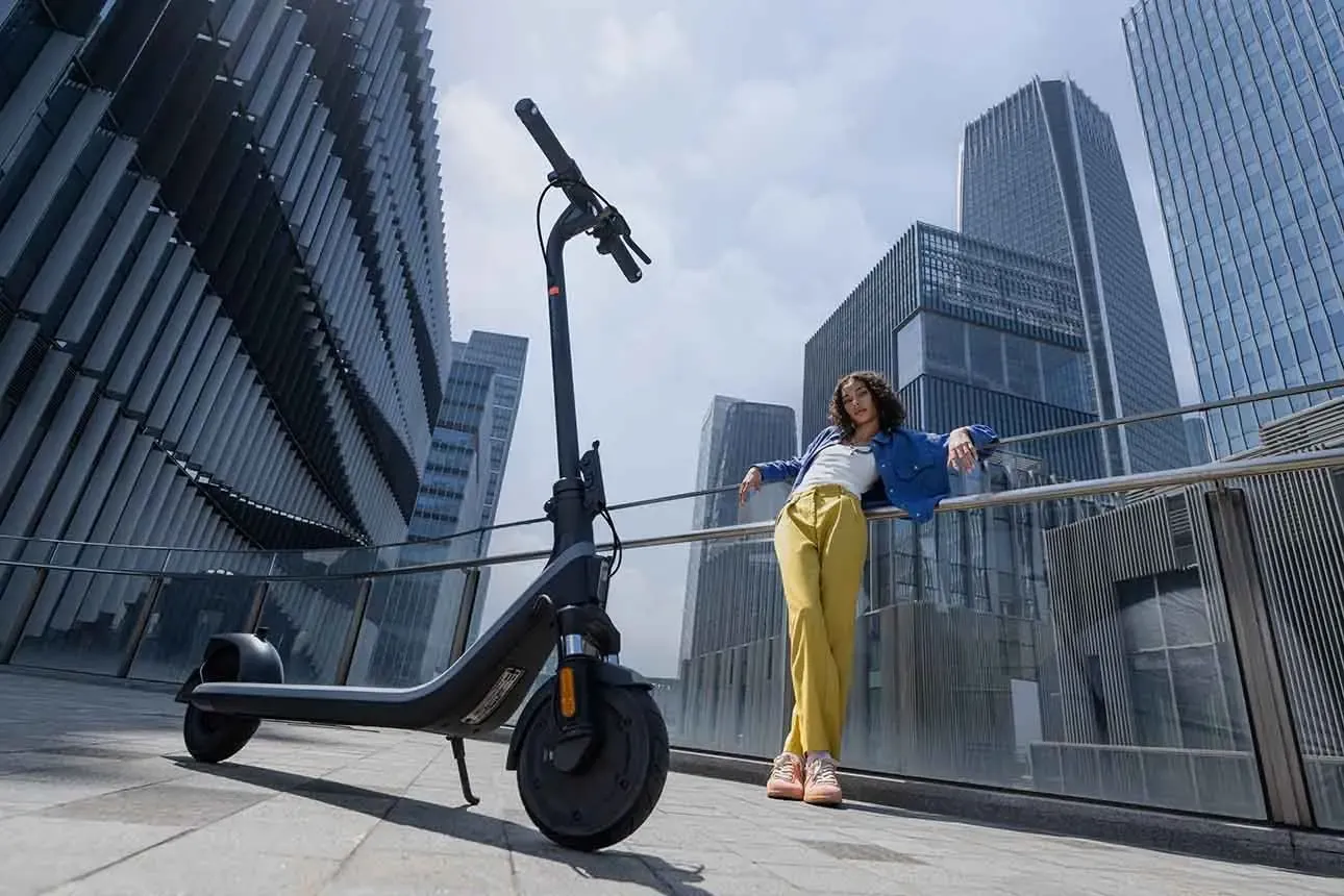 Segway Ninebot Kickscooter E2 D II, Schwarz – Bild 4