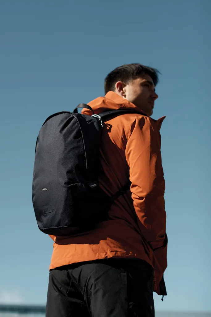 Bellroy Lite Daypack, schwarz – Bild 10