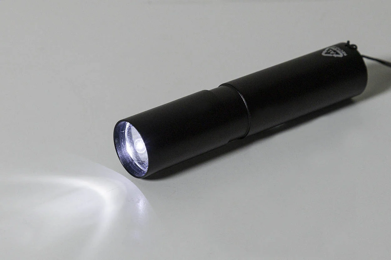 wiederaufladbare Taschenlampe aus recyceltem Aluminium Chargelight Tone, schwarz – Bild 8