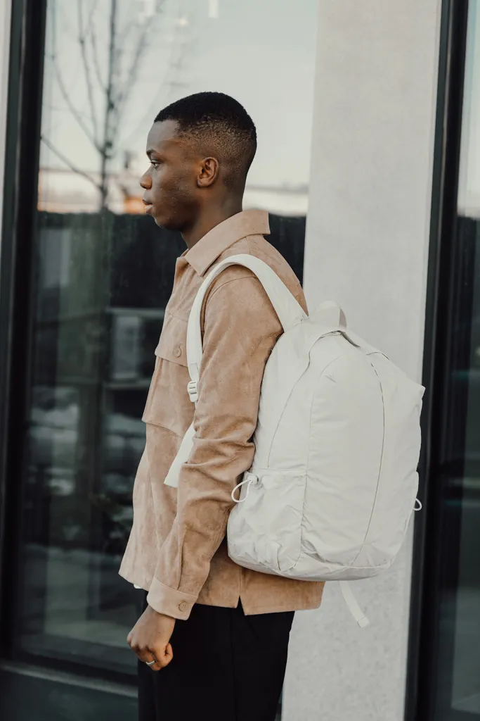 KENTO URBAN 15,6" Rucksack aus RCS  recyceltem Nylon, beige – Bild 6