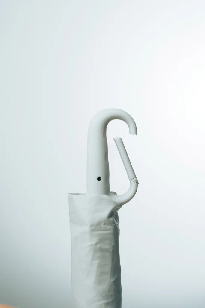 Yara 21“ AWARE™ rPET Regenschirm mit Karabiner, beige – Bild 11
