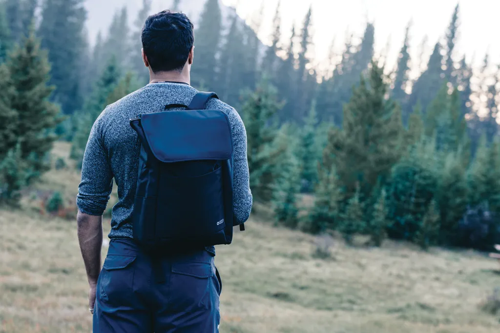 Swiss Peak Fern AWARE™ RPET 15,6" Rucksack mit Allover-Zip, schwarz – Bild 10