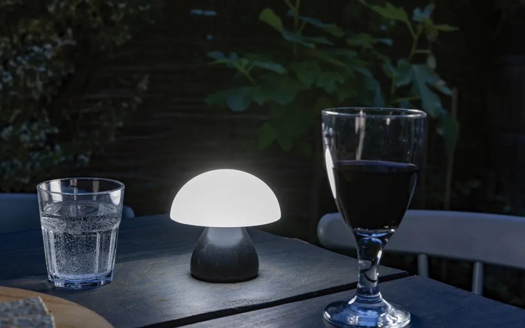 Luming wiederaufladbare USB-Tischlampe aus RCS Kunststoff, schwarz – Bild 5