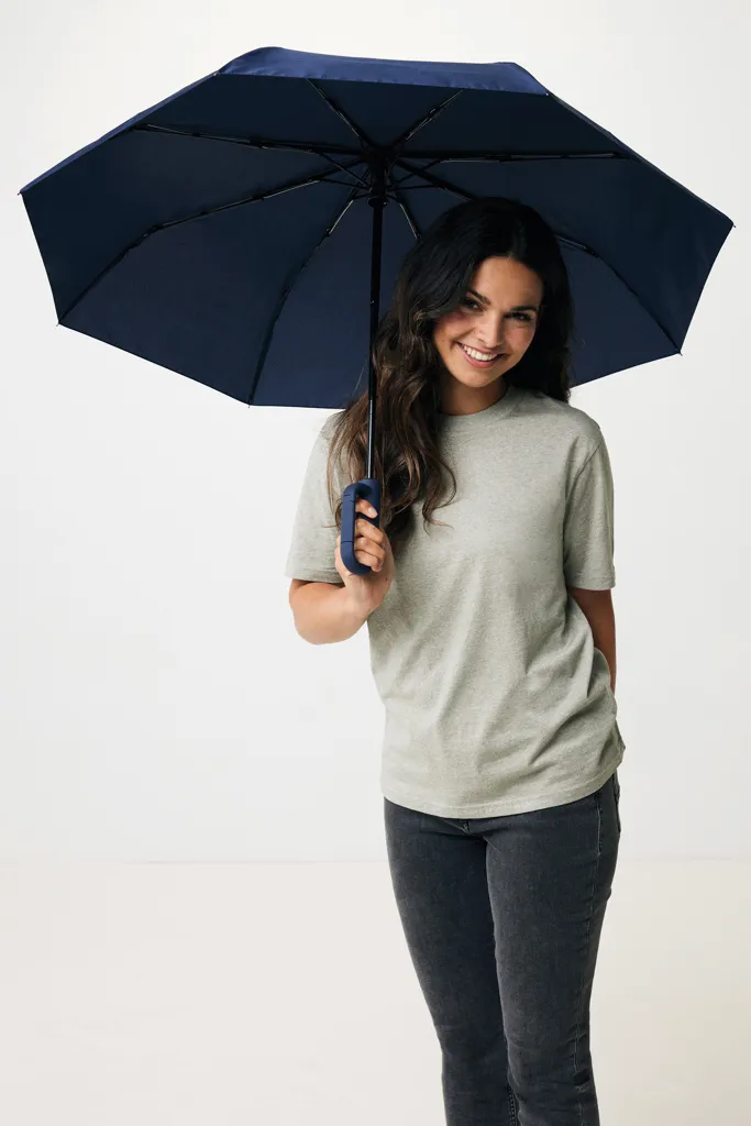 Yara 21“ AWARE™ rPET Regenschirm mit Karabiner, navy blau – Bild 6