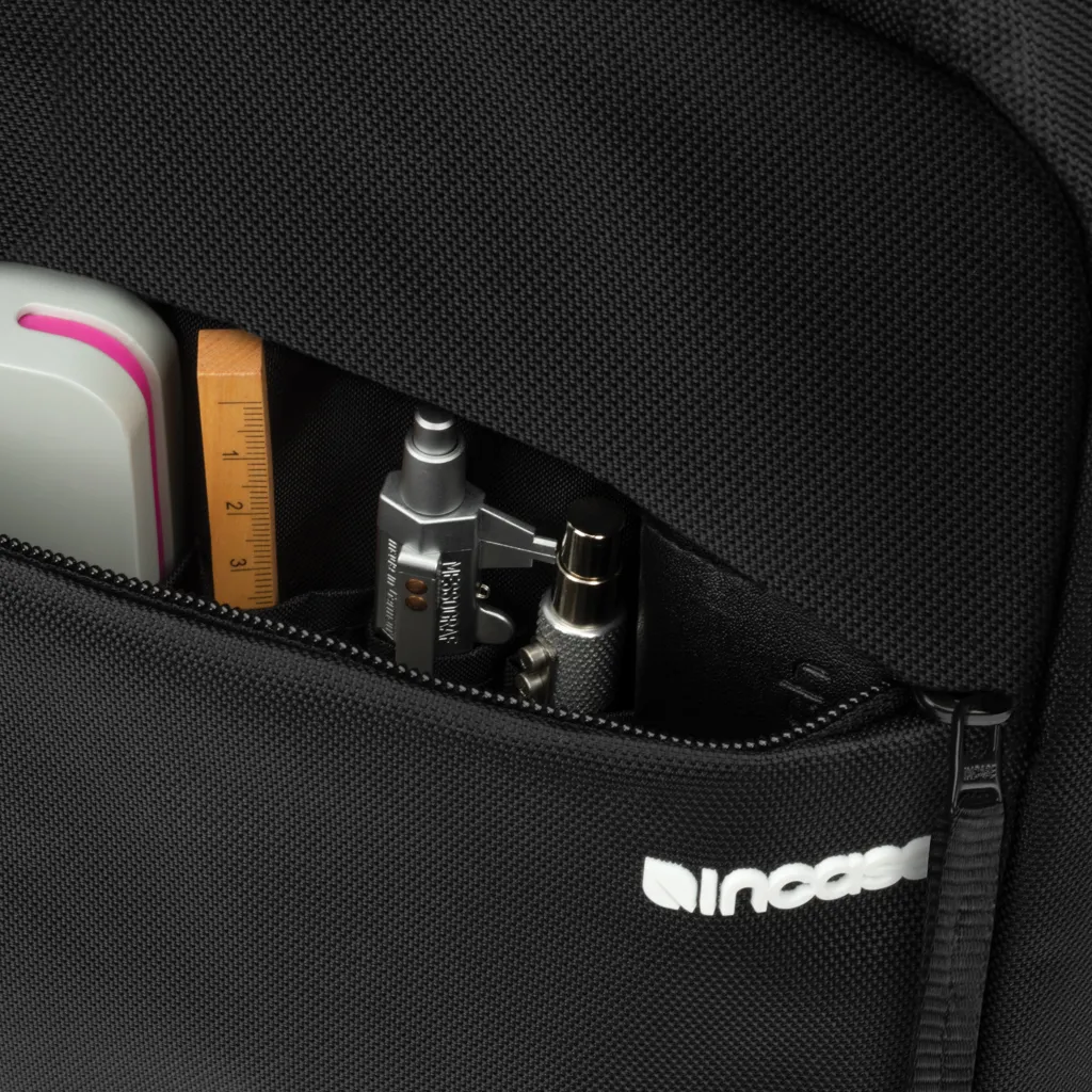 Incase ICON Slim Pack, schwarz – Bild 11
