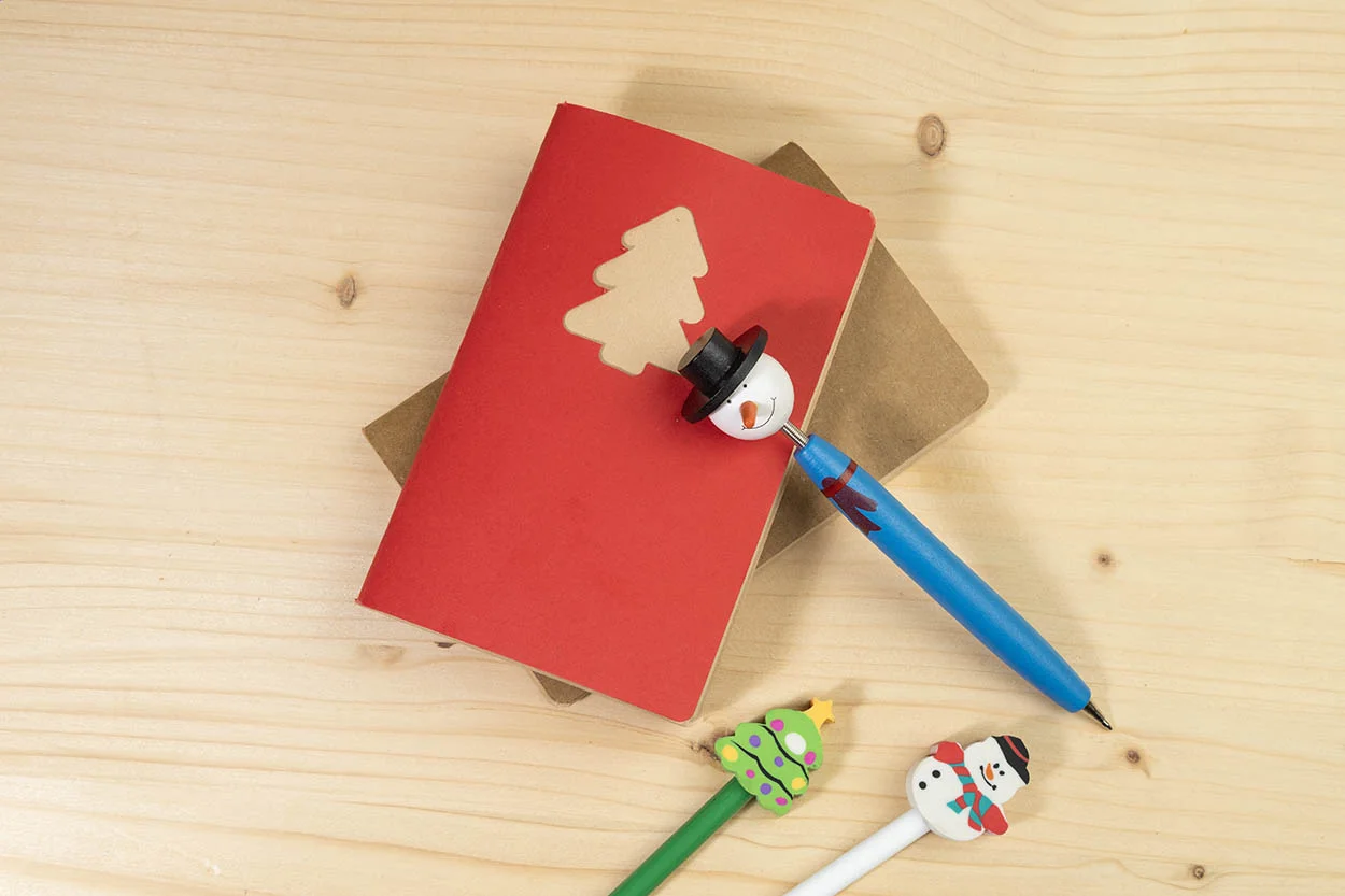 Bleistift Ramsvika mit Weihnachtsfigur, Weihnachtsbaum, grün – Bild 3