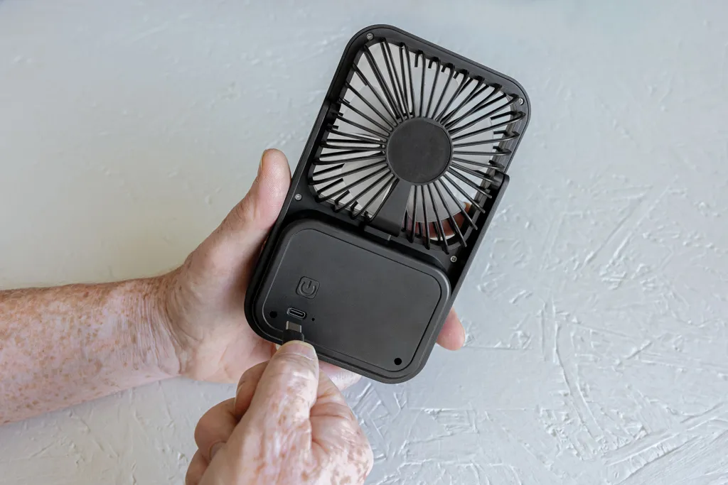 Aervina wiederaufladbarer Tischventilator aus RCS rec. ABS, schwarz – Bild 4