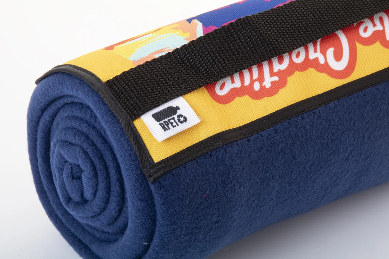 individuelle RPET Polar-Decke Reporta, dunkelblau – Bild 5