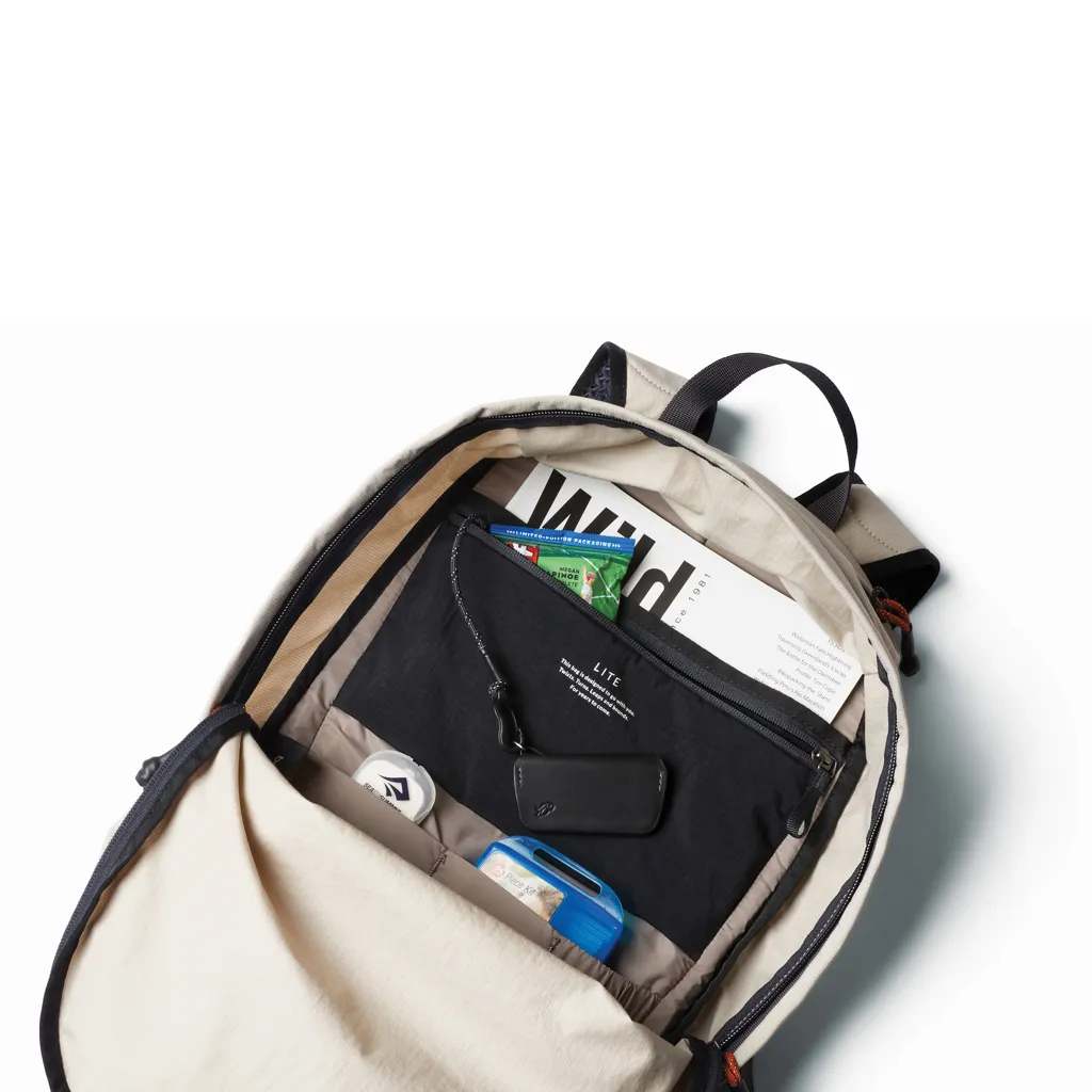 Bellroy Lite Daypack, beige – Bild 4