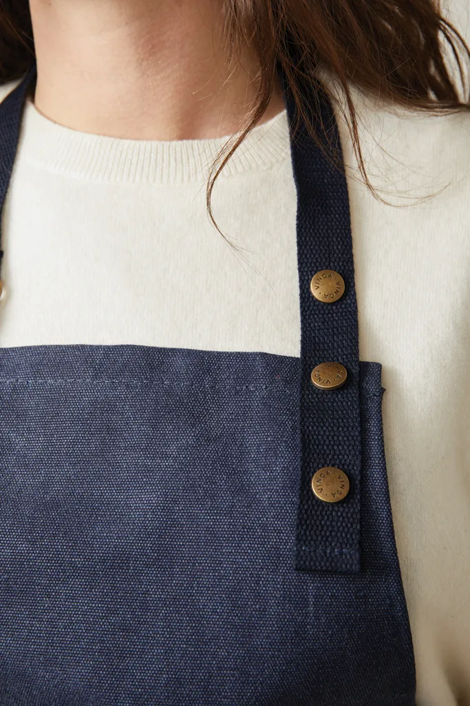 VINGA Tome Schürze aus GRS recyceltem Canvas, navy blau – Bild 4