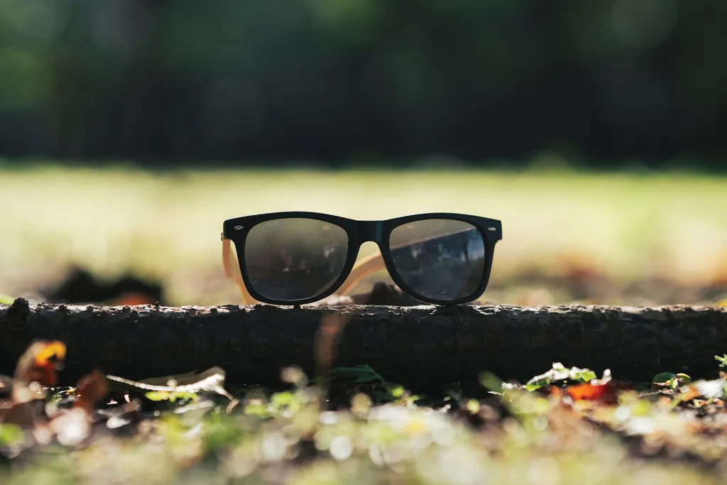 Sonnenbrille aus Bambus und RCS recyceltem Kunststoff, schwarz – Bild 5