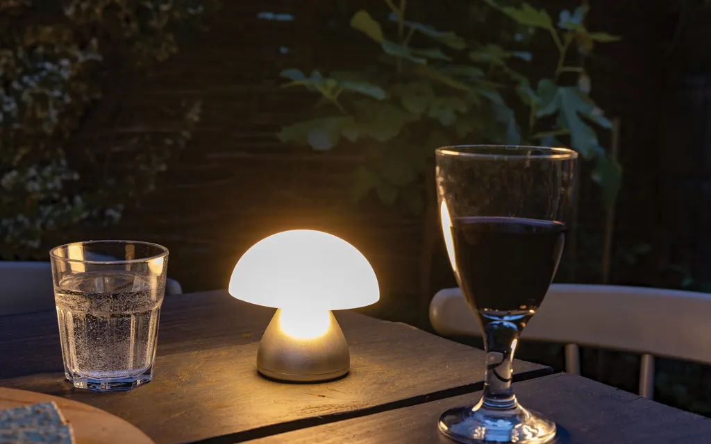 Luming wiederaufladbare USB-Tischlampe aus RCS Kunststoff, grau – Bild 8