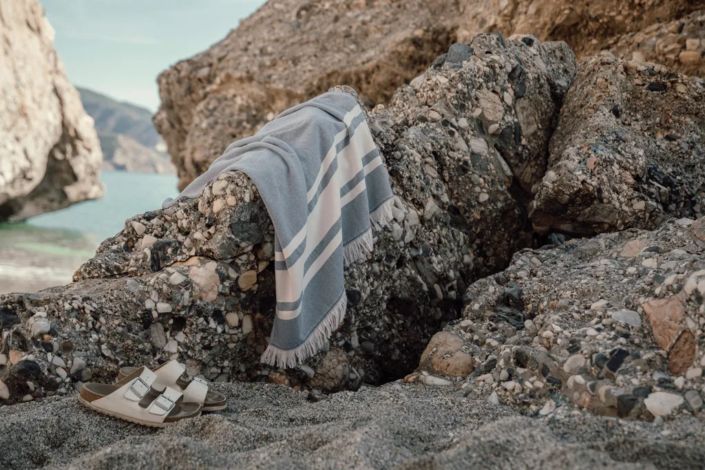 VINGA Tolo Hamam-Frottierhandtuch, navy blau – Bild 5