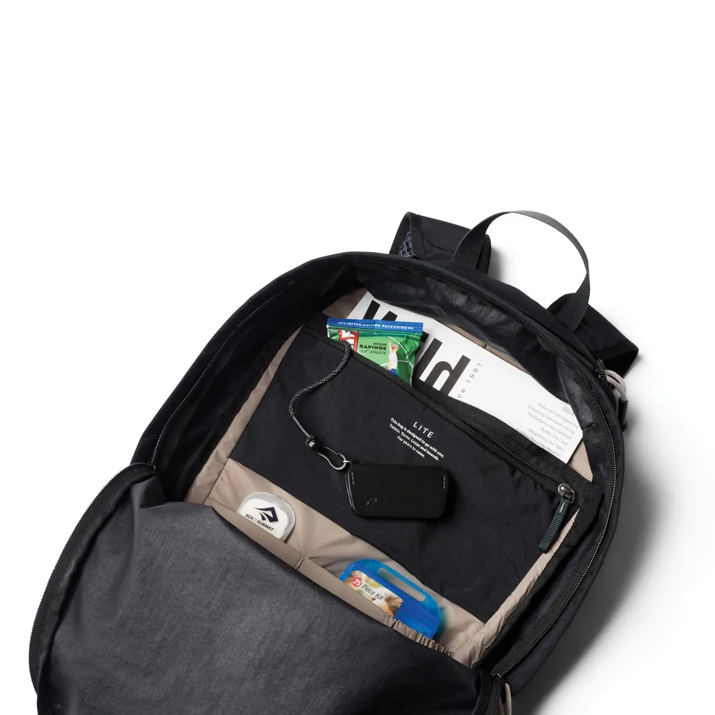Bellroy Lite Daypack, schwarz – Bild 4