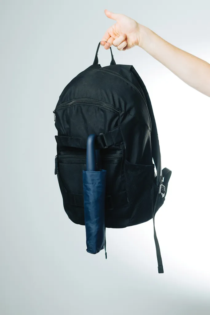 Yara 21“ AWARE™ rPET Regenschirm mit Karabiner, navy blau – Bild 8