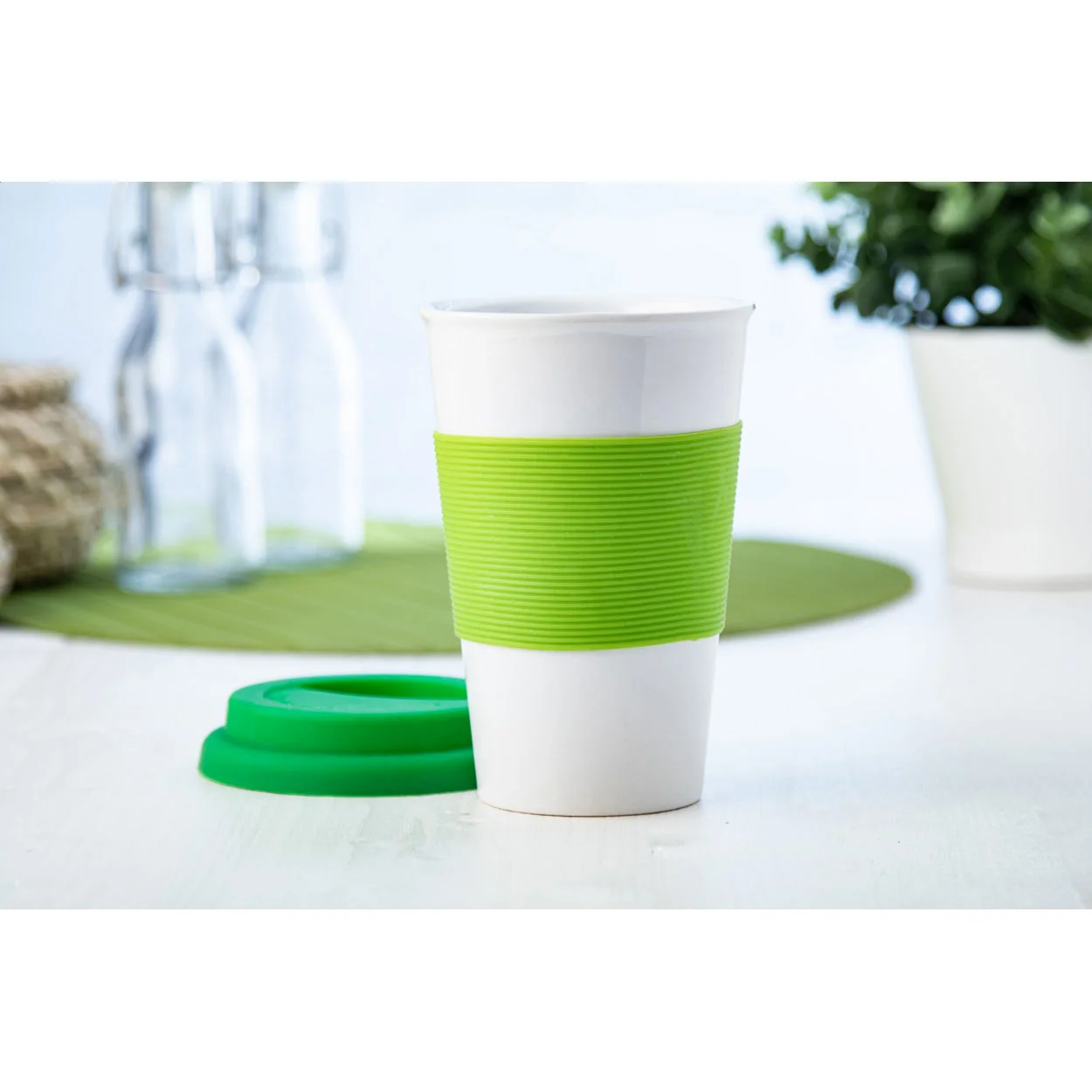 Coffee-To-Go-Becher Soft Touch, lindgrün, weiß – Bild 3
