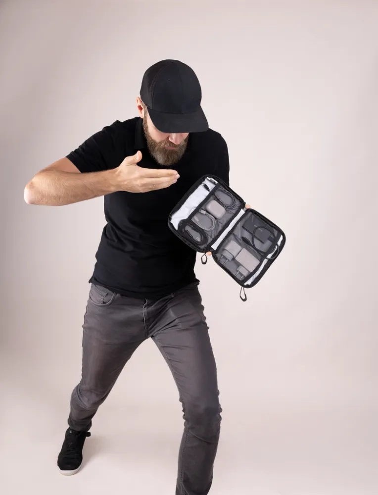Kabeltasche TROIKA BLACK TECH POUCH 2, schwarz – Bild 5