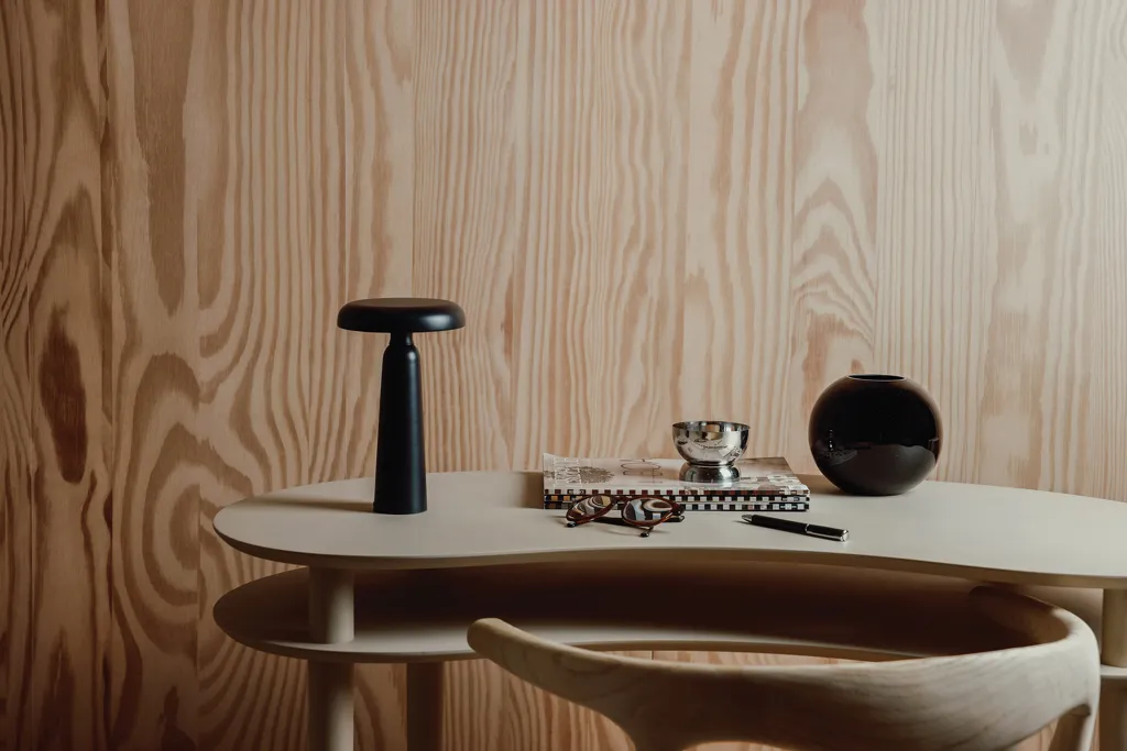 VINGA Avery RCS Tischlampe, schwarz – Bild 6