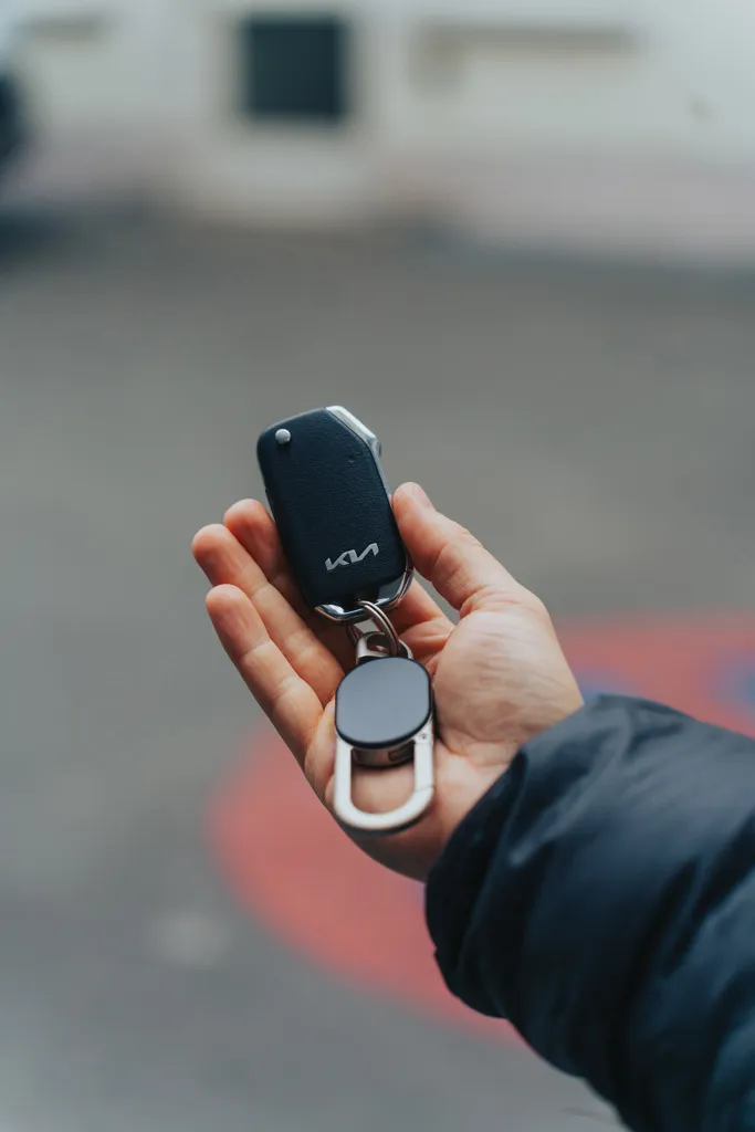 Schlüsselanhänger Keyfinder mit weltweiter Ortung und USB-C, schwarz – Bild 7