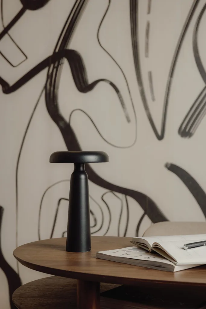 VINGA Avery RCS Tischlampe, schwarz – Bild 7