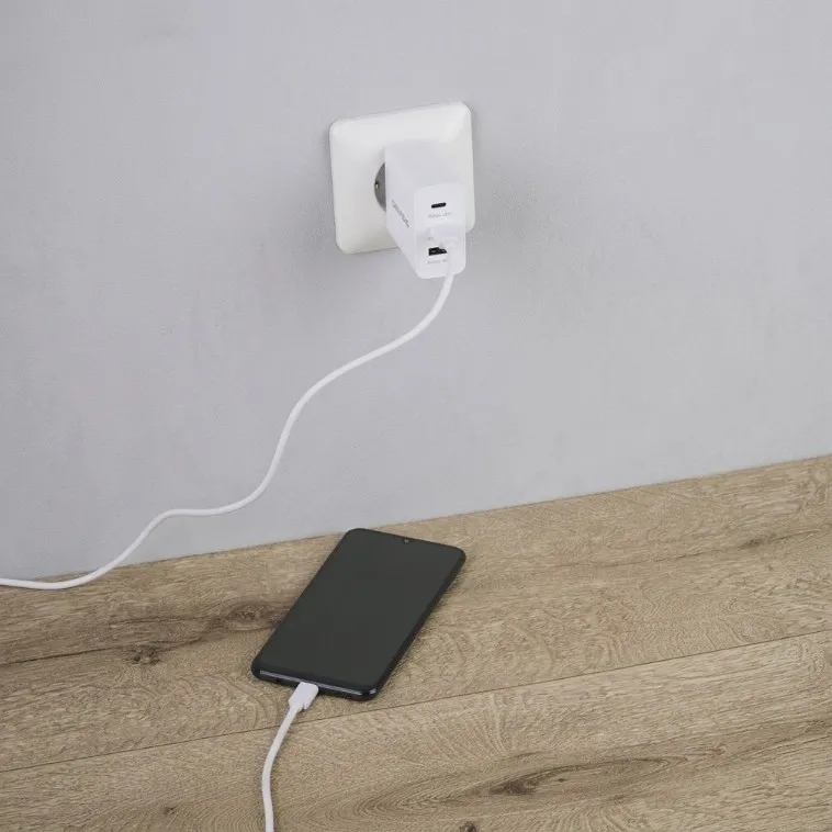 GRUNDIG USB-C-Ladegerät mit 3 Anschlüssen GaN 65W, Weiß – Bild 4
