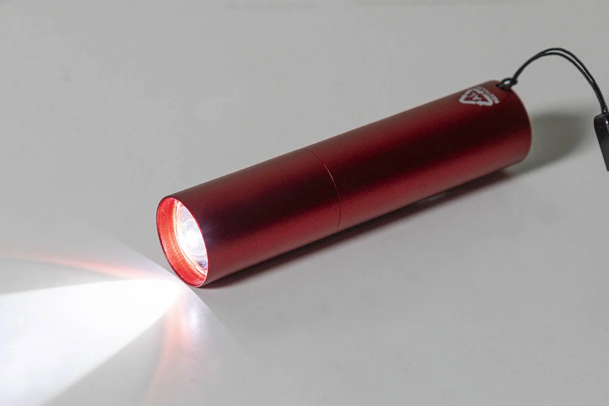 wiederaufladbare Taschenlampe aus recyceltem Aluminium Chargelight Tone, rot – Bild 4