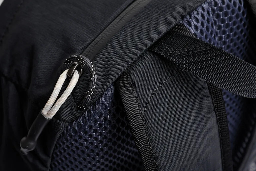 Bellroy Lite Daypack, schwarz – Bild 6