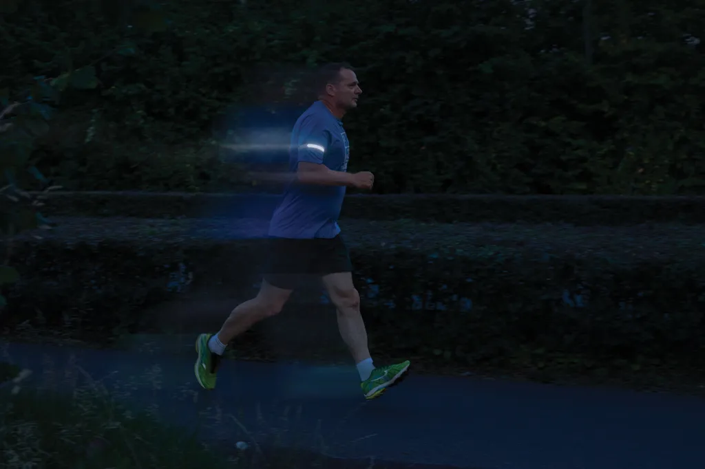 Lumi Sprint wiederaufladbares LED Lauflicht aus RCS rec. ABS, grau – Bild 8