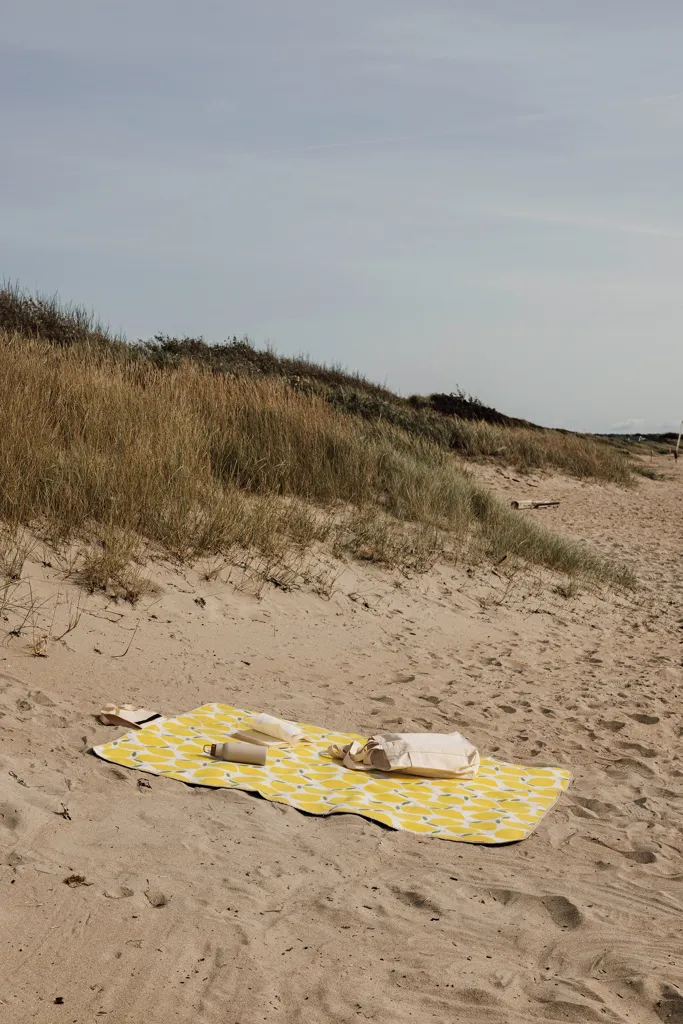 VINGA Arwe GRS Picknick-Decke, gelb – Bild 5
