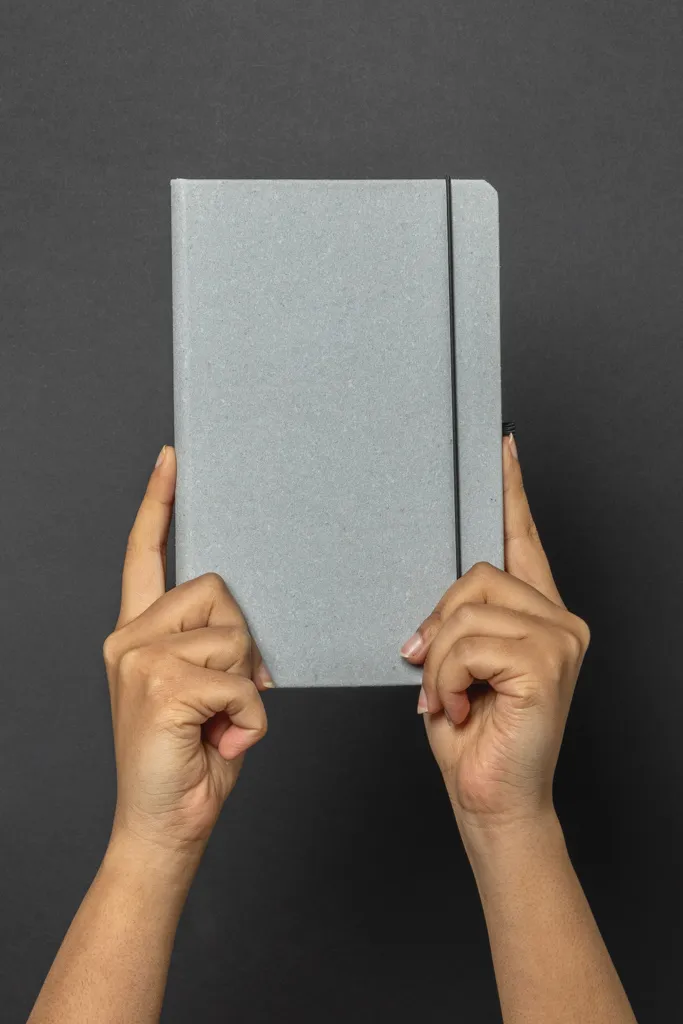 A5 Hardcover Notizbuch aus GRS recyceltem PU, Hellgrau – Bild 7