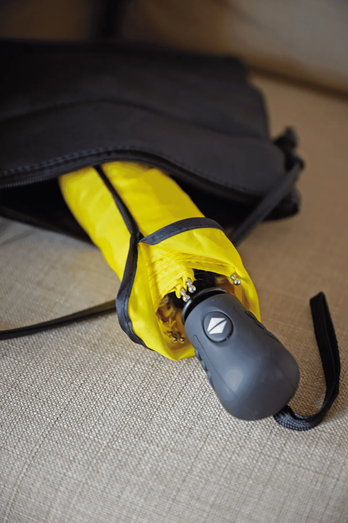 BORA - Vollautomatischer Windproof-Taschenschirm, gelb – Bild 8