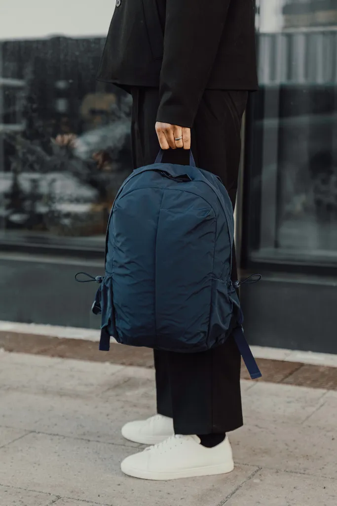 KENTO URBAN 15,6" Rucksack aus RCS  recyceltem Nylon, navy blau – Bild 6