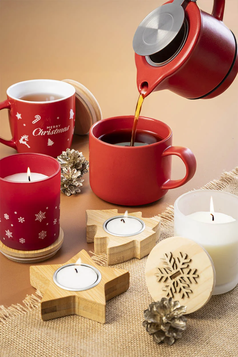 Weihnachtskerze Jouluz, Vanille, rot – Bild 3