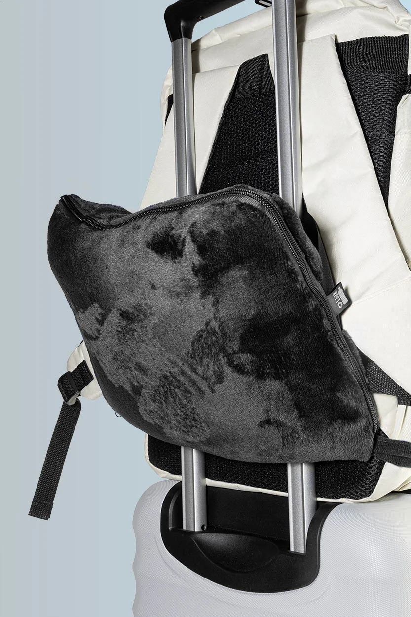 2in1 Reisedecke und -kissen Napwrap, schwarz – Bild 7
